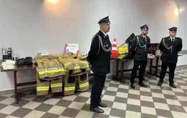 Przekazanie sprzętu w ramach dofinansowania Starostwa Powiatowego w Żurominie dla OSP 9