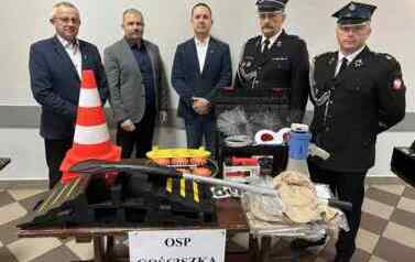 Przekazanie sprzętu w ramach dofinansowania Starostwa Powiatowego w Żurominie dla OSP 10