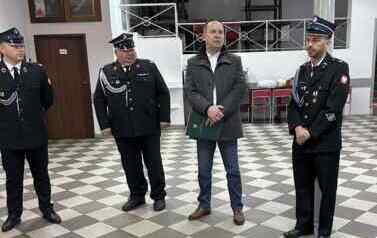 Przekazanie sprzętu w ramach dofinansowania Starostwa Powiatowego w Żurominie dla OSP 12