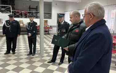 Przekazanie sprzętu w ramach dofinansowania Starostwa Powiatowego w Żurominie dla OSP 13