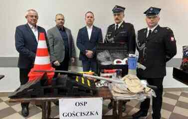 Przekazanie sprzętu w ramach dofinansowania Starostwa Powiatowego w Żurominie dla OSP 15