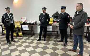 Przekazanie sprzętu w ramach dofinansowania Starostwa Powiatowego w Żurominie dla OSP 16